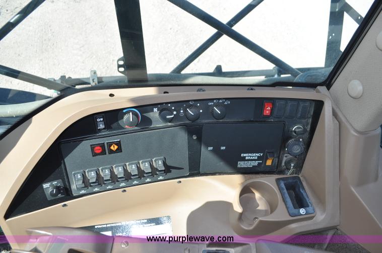 image for item A5895 2006 John Deere 4920 sprayer