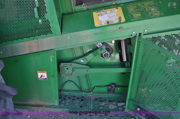 image for item A5896 2000 John Deere 9650 STS combine