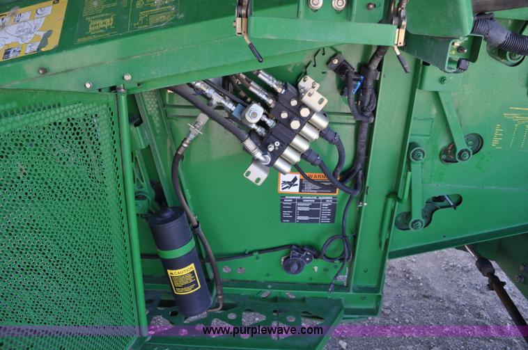 image for item A5896 2000 John Deere 9650 STS combine