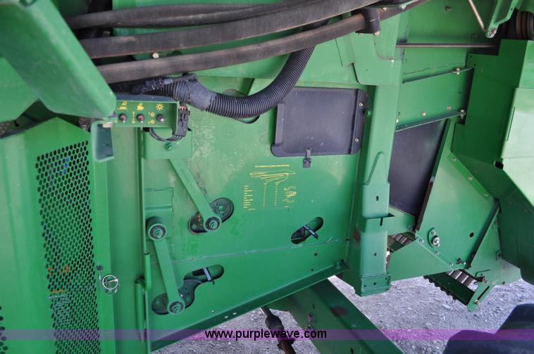 image for item A5896 2000 John Deere 9650 STS combine