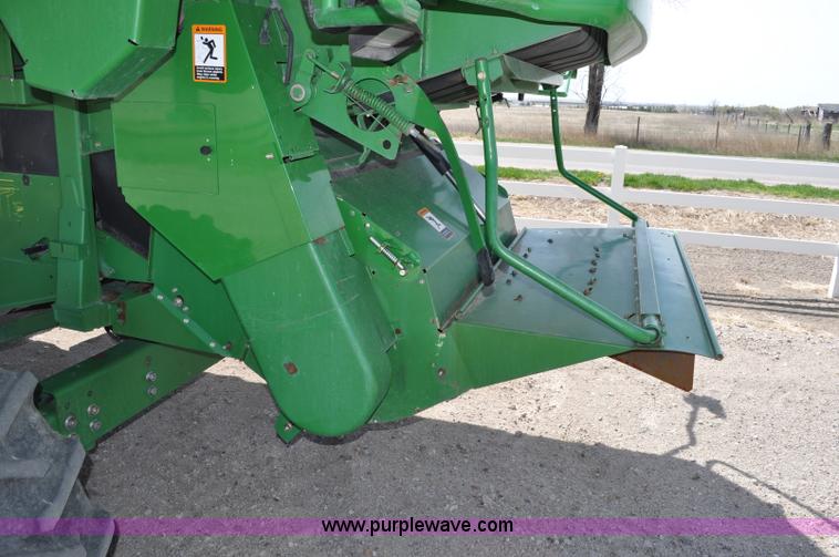 image for item A5896 2000 John Deere 9650 STS combine