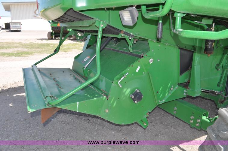 image for item A5896 2000 John Deere 9650 STS combine