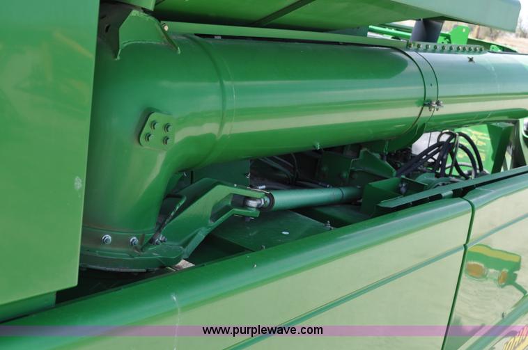 image for item A5896 2000 John Deere 9650 STS combine