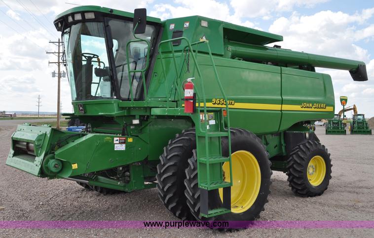 image for item A5897 2001 John Deere 9650 STS combine