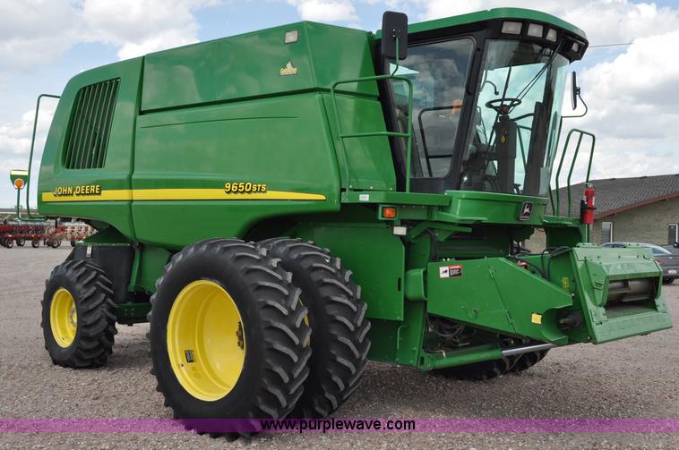 image for item A5897 2001 John Deere 9650 STS combine
