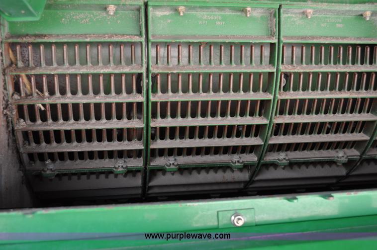 image for item A5897 2001 John Deere 9650 STS combine