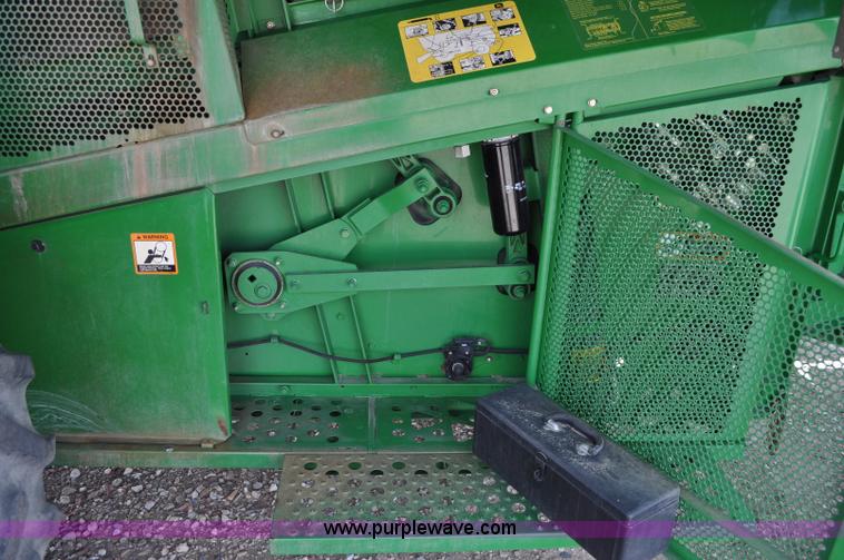 image for item A5897 2001 John Deere 9650 STS combine