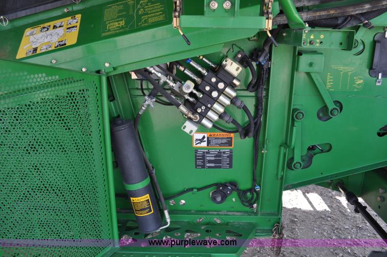 image for item A5897 2001 John Deere 9650 STS combine