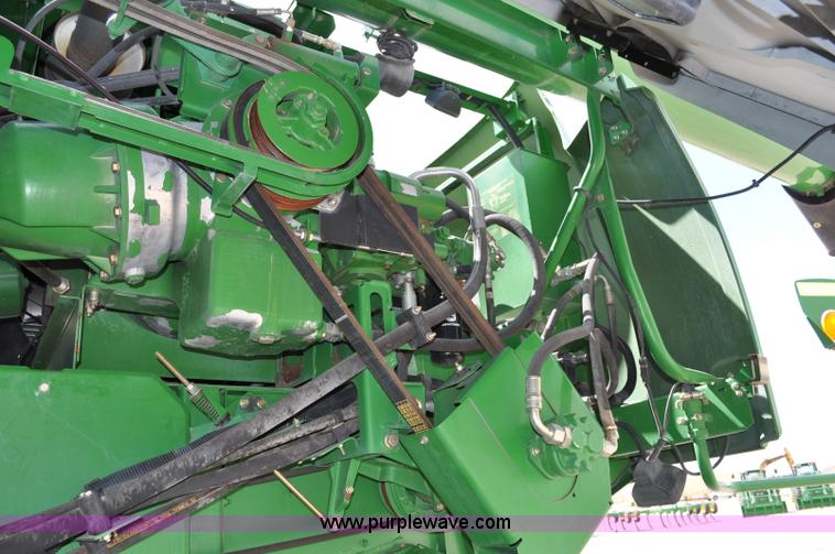 image for item A5897 2001 John Deere 9650 STS combine