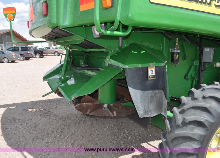 image for item A5897 2001 John Deere 9650 STS combine