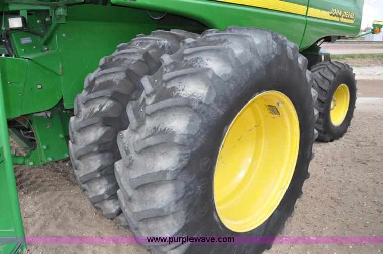 image for item A5898 2000 John Deere 9650 STS combine