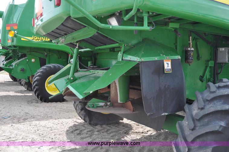 image for item A5898 2000 John Deere 9650 STS combine