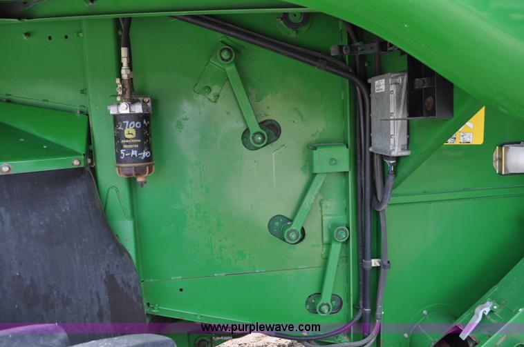image for item A5898 2000 John Deere 9650 STS combine