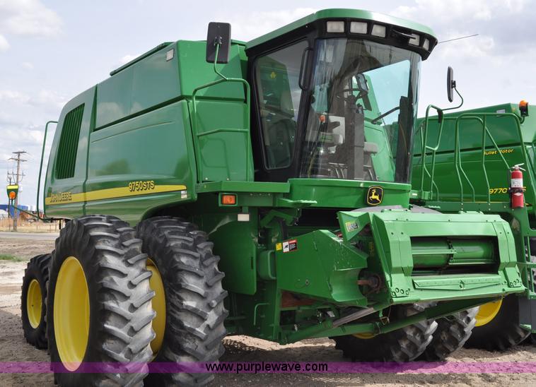 image for item A5899 2002 John Deere 9750 STS combine