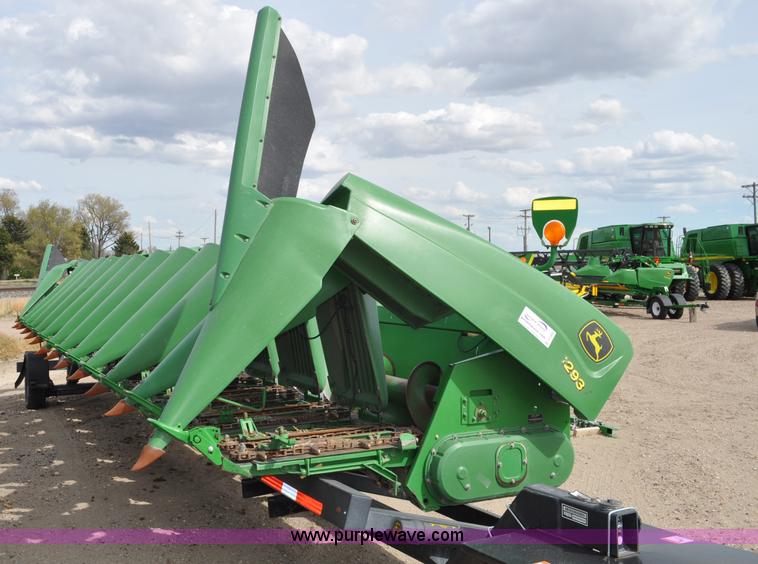 image for item A5900 2006 John Deere 1293 12 row corn head
