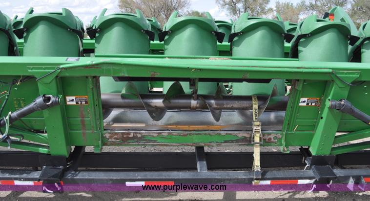 image for item A5900 2006 John Deere 1293 12 row corn head