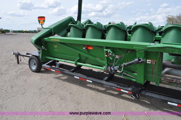 image for item A5900 2006 John Deere 1293 12 row corn head