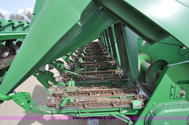 image for item A5900 2006 John Deere 1293 12 row corn head