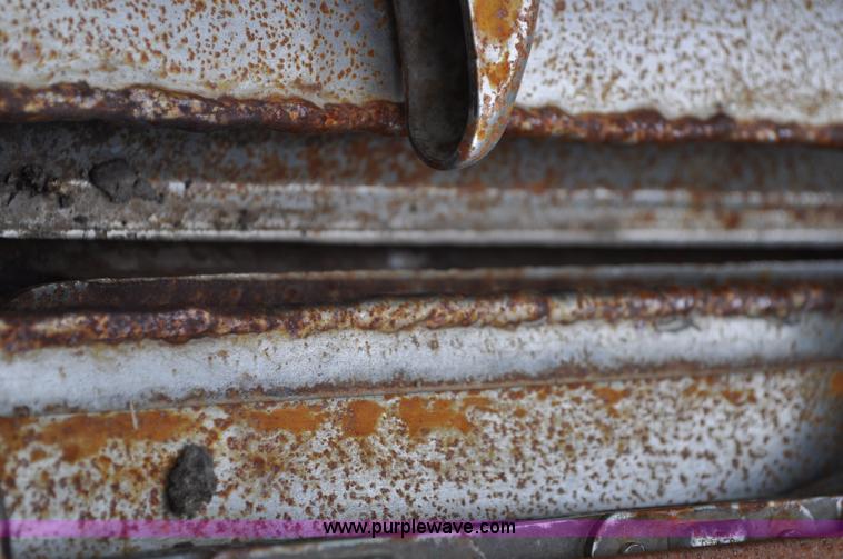 image for item A5900 2006 John Deere 1293 12 row corn head