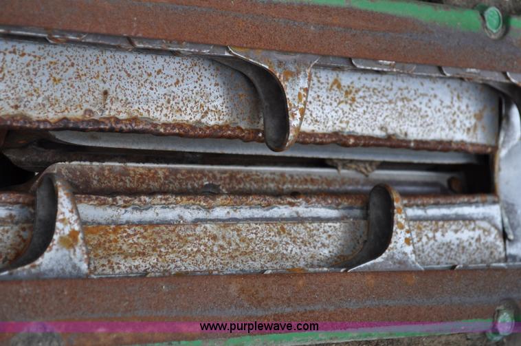 image for item A5900 2006 John Deere 1293 12 row corn head