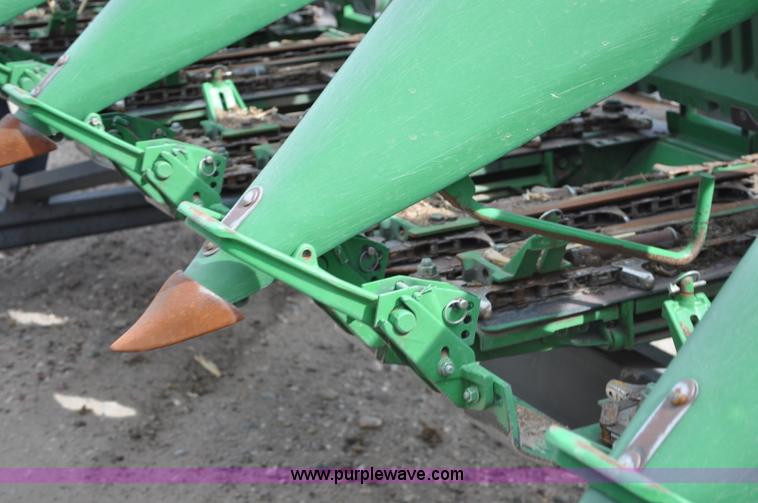 image for item A5900 2006 John Deere 1293 12 row corn head