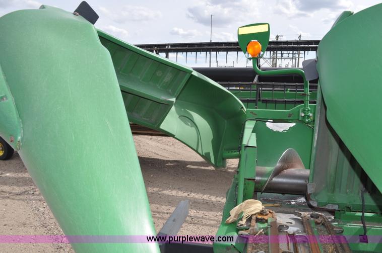 image for item A5900 2006 John Deere 1293 12 row corn head