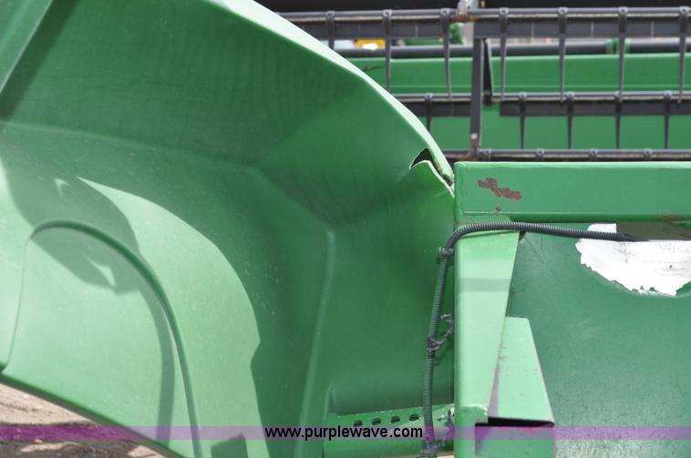 image for item A5900 2006 John Deere 1293 12 row corn head