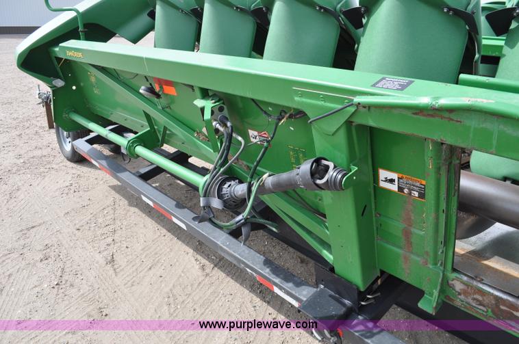 image for item A5900 2006 John Deere 1293 12 row corn head