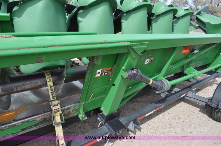 image for item A5900 2006 John Deere 1293 12 row corn head
