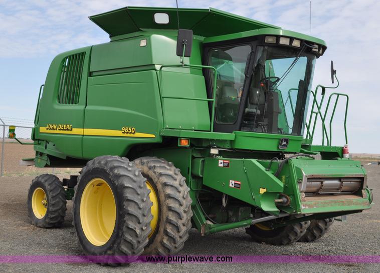image for item A5902 2000 John Deere 9650 Walker combine