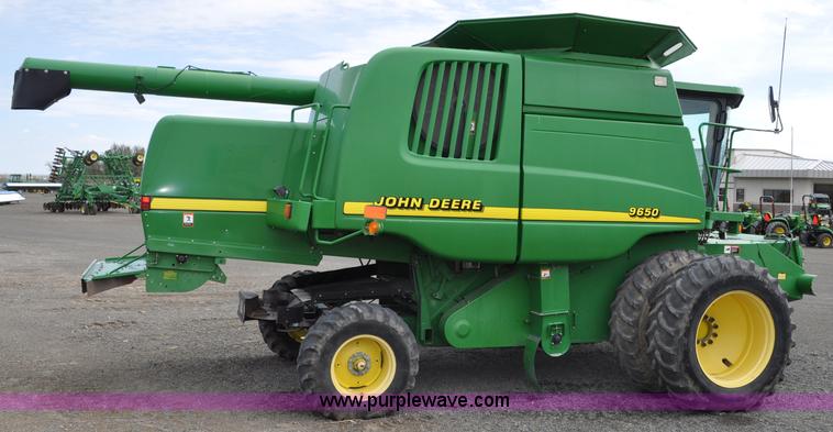 image for item A5902 2000 John Deere 9650 Walker combine
