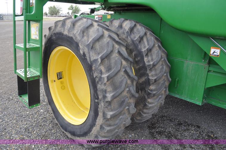 image for item A5902 2000 John Deere 9650 Walker combine