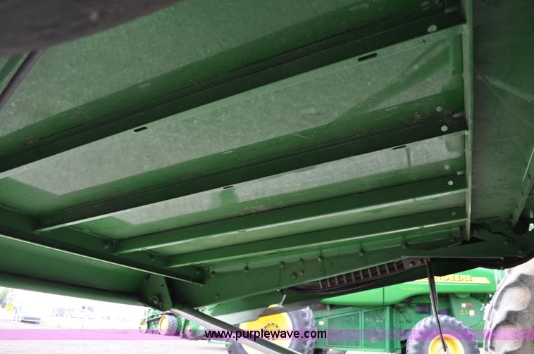 image for item A5902 2000 John Deere 9650 Walker combine