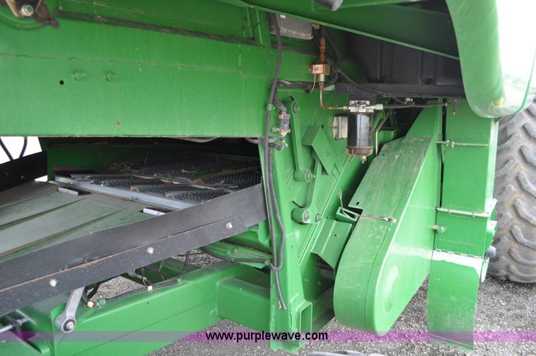 image for item A5902 2000 John Deere 9650 Walker combine