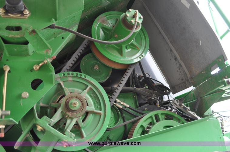 image for item A5902 2000 John Deere 9650 Walker combine