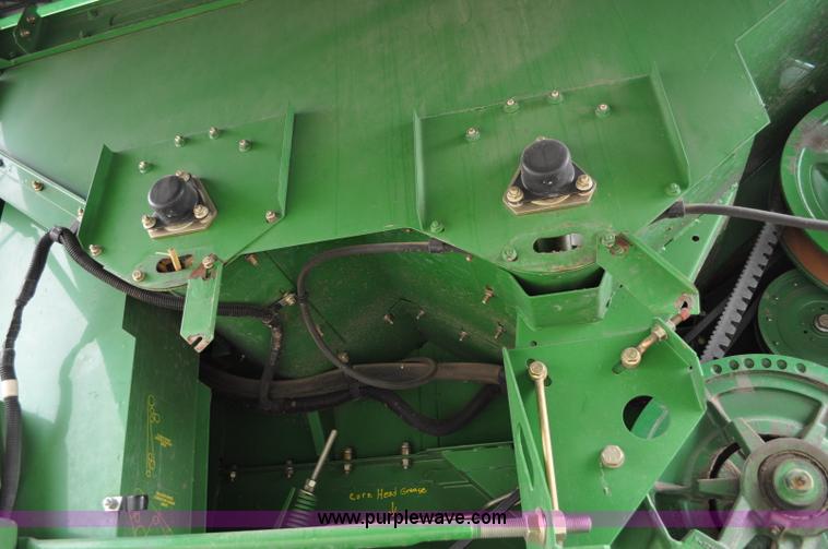 image for item A5902 2000 John Deere 9650 Walker combine