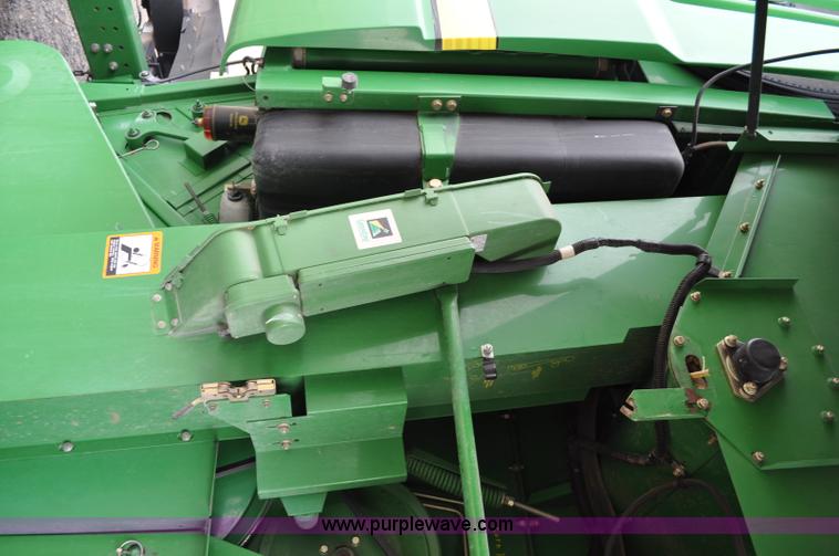 image for item A5902 2000 John Deere 9650 Walker combine