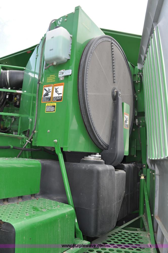image for item A5902 2000 John Deere 9650 Walker combine
