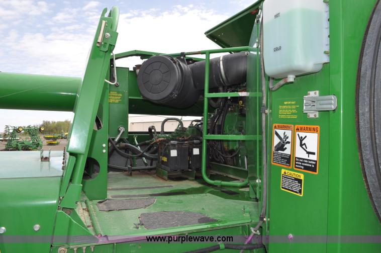 image for item A5902 2000 John Deere 9650 Walker combine
