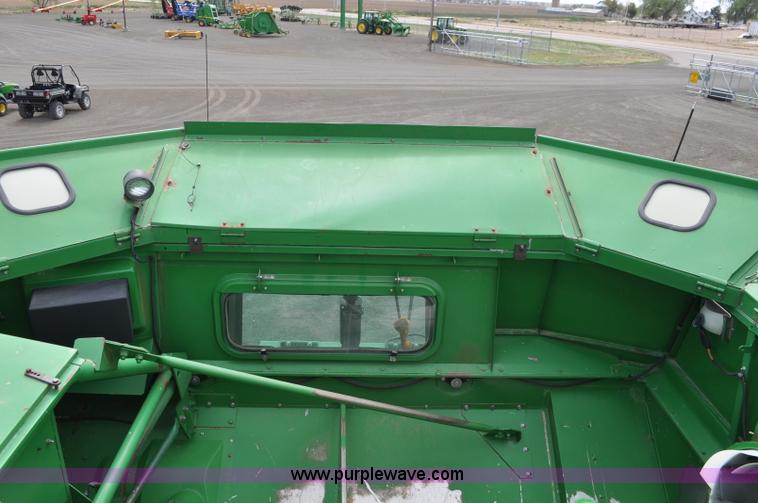 image for item A5902 2000 John Deere 9650 Walker combine