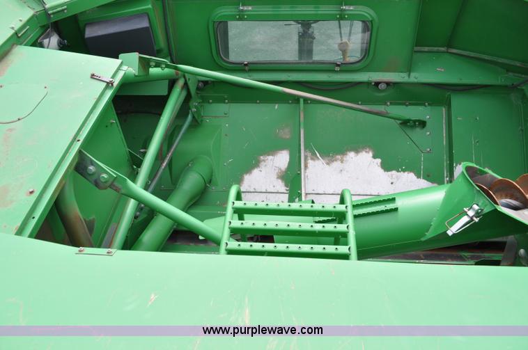 image for item A5902 2000 John Deere 9650 Walker combine