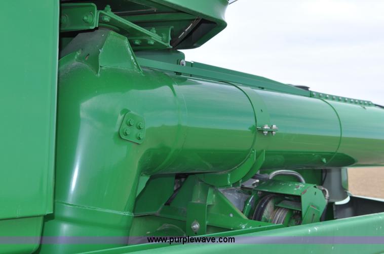 image for item A5902 2000 John Deere 9650 Walker combine