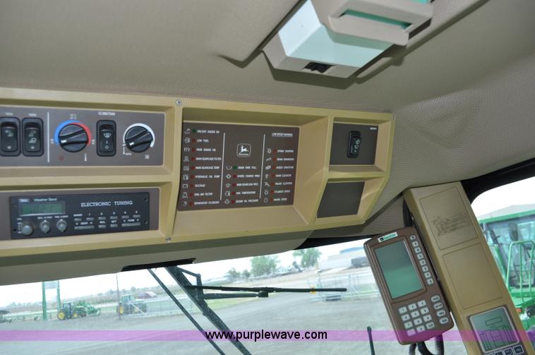 image for item A5902 2000 John Deere 9650 Walker combine