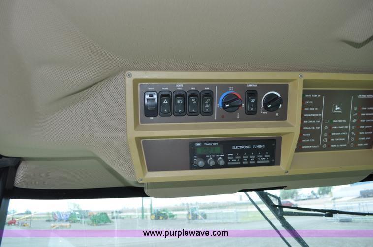 image for item A5902 2000 John Deere 9650 Walker combine