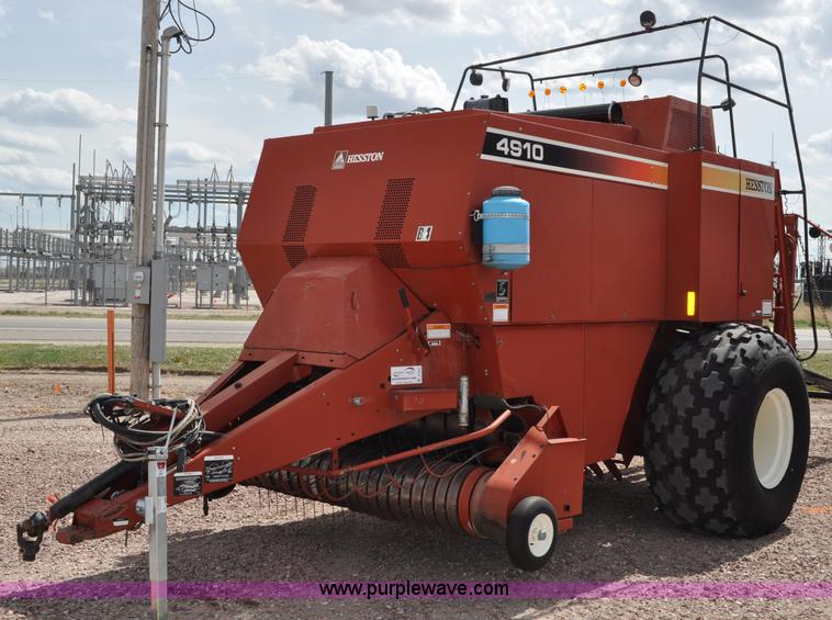 image for item A5903 2000 Hesston 4910 big square baler