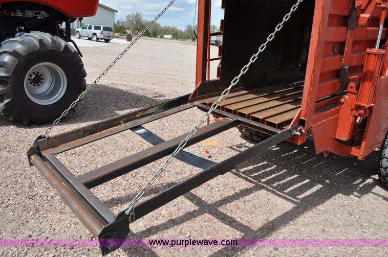 image for item A5903 2000 Hesston 4910 big square baler