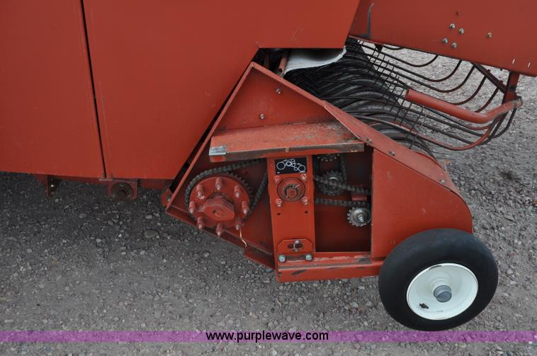 image for item A5903 2000 Hesston 4910 big square baler