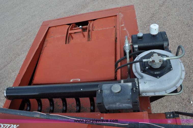 image for item A5903 2000 Hesston 4910 big square baler