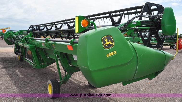 image for item A5905 2009 John Deere 635D 35' draper head