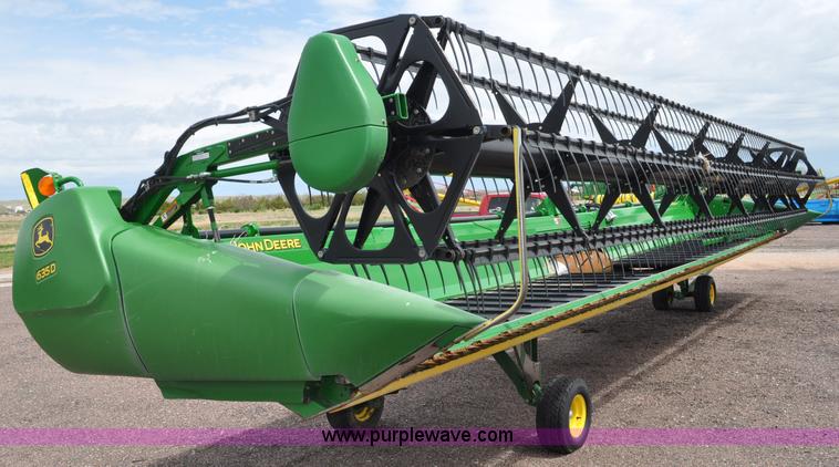 image for item A5905 2009 John Deere 635D 35' draper head